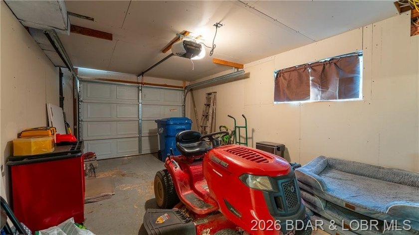 Welcome to this beautifully maintained 4-bedroom, 2 full and 1 - photo 20