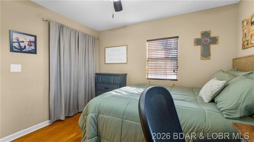 Welcome to this beautifully maintained 4-bedroom, 2 full and 1 - photo 21