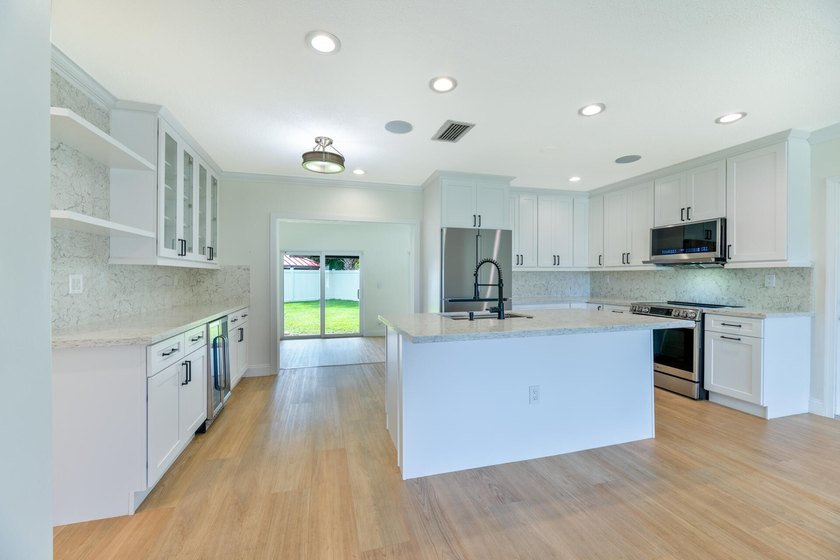 Welcome to this charming 3-bedroom, 2-bathroom single-story - photo 21