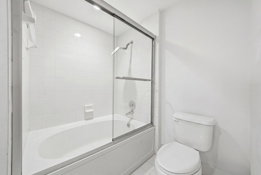 Rarely available 2BR/2BA at Village by the Bay, Aventura - photo 21