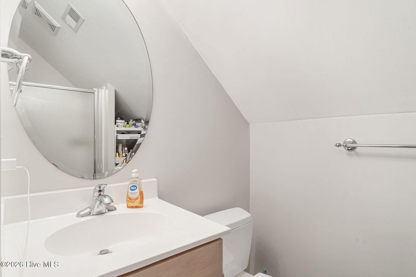 Welcome to 138 Candlewood Drive--where comfort meets effortless - photo 23