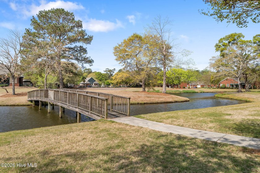 Welcome to 138 Candlewood Drive--where comfort meets effortless - photo 27