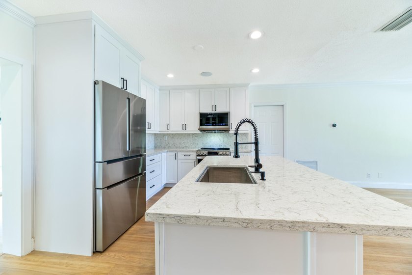 Welcome to this charming 3-bedroom, 2-bathroom single-story - photo 27
