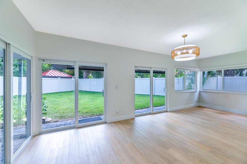 Welcome to this charming 3-bedroom, 2-bathroom single-story - photo 29