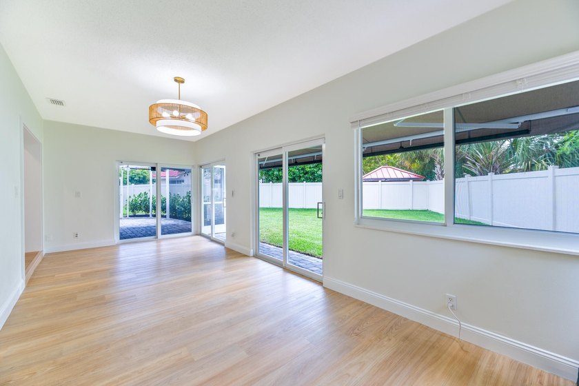 Welcome to this charming 3-bedroom, 2-bathroom single-story - photo 30