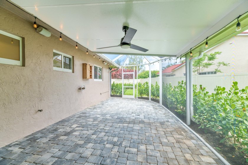 Welcome to this charming 3-bedroom, 2-bathroom single-story - photo 31