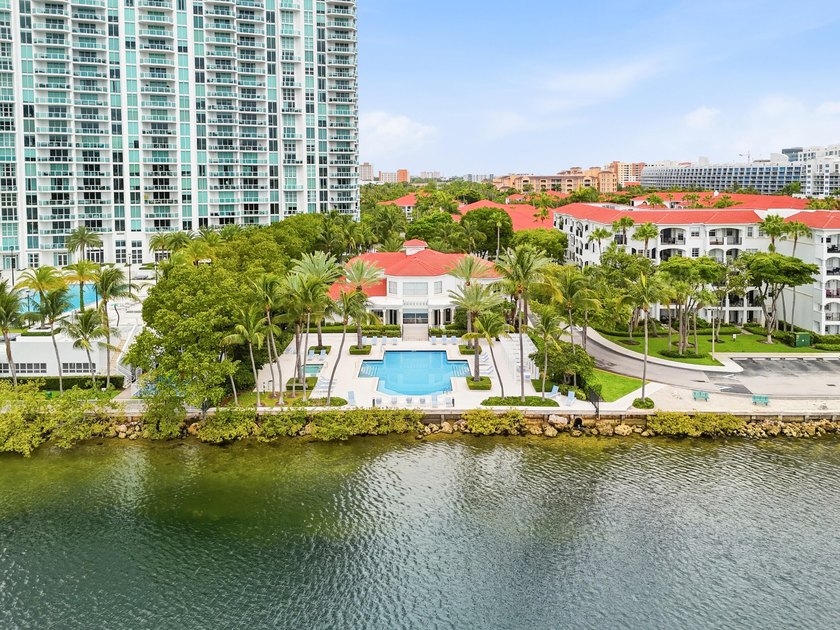 Rarely available 2BR/2BA at Village by the Bay, Aventura - photo 32