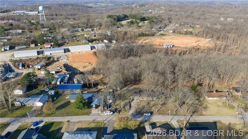 Welcome to this beautifully maintained 4-bedroom, 2 full and 1 - photo 33