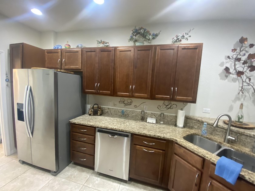 Welcome to this charming 3-bedroom, 2.5-bathroom townhouse - photo 3
