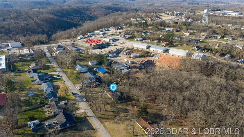 Welcome to this beautifully maintained 4-bedroom, 2 full and 1 - photo 34