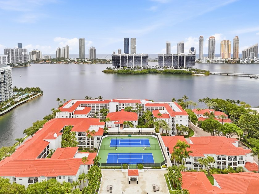 Rarely available 2BR/2BA at Village by the Bay, Aventura - photo 34