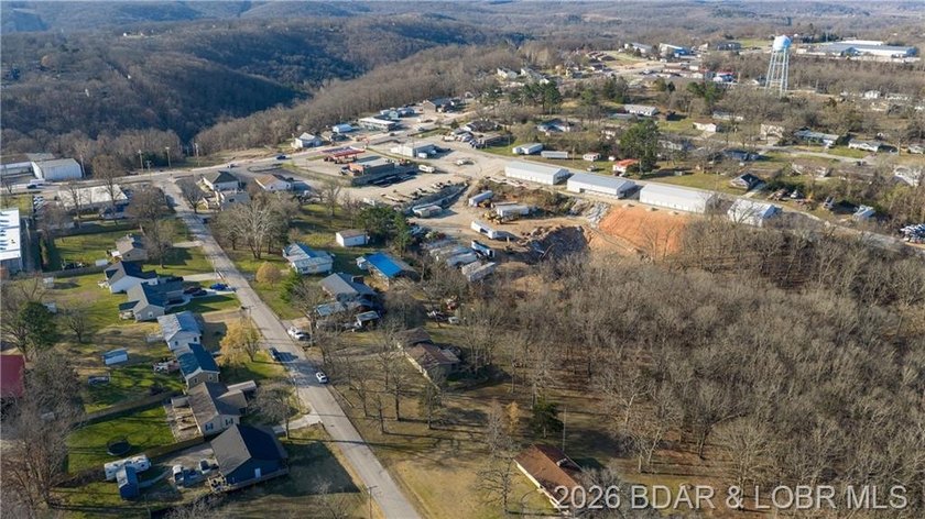 Welcome to this beautifully maintained 4-bedroom, 2 full and 1 - photo 35