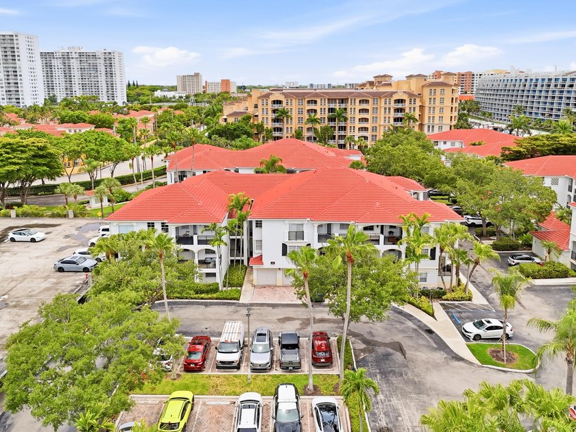 Rarely available 2BR/2BA at Village by the Bay, Aventura - photo 37