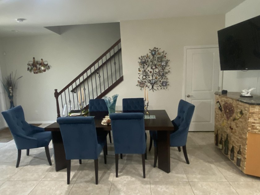 Welcome to this charming 3-bedroom, 2.5-bathroom townhouse - photo 7