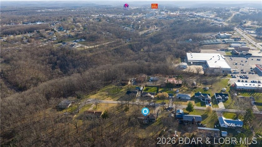 Welcome to this beautifully maintained 4-bedroom, 2 full and 1 - photo 38
