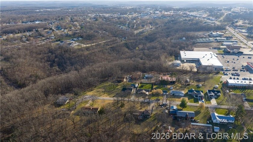Welcome to this beautifully maintained 4-bedroom, 2 full and 1 - photo 39