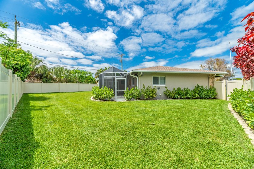 Welcome to this charming 3-bedroom, 2-bathroom single-story - photo 48