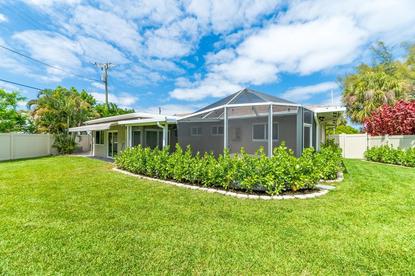 Welcome to this charming 3-bedroom, 2-bathroom single-story - photo 49