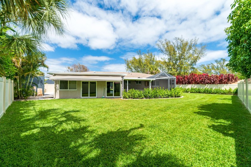 Welcome to this charming 3-bedroom, 2-bathroom single-story - photo 50