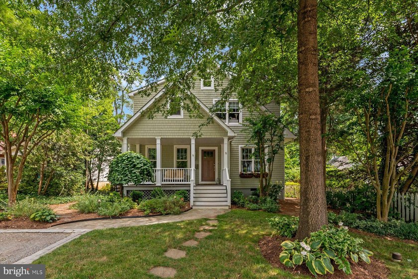 Originally built in 2005 and renovated with high end materials - photo 2