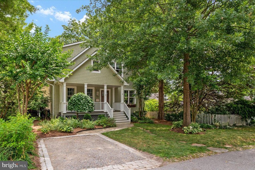 Originally built in 2005 and renovated with high end materials - photo 3