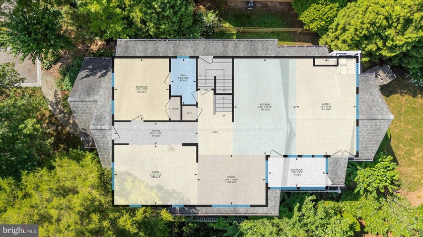 Originally built in 2005 and renovated with high end materials - photo 6