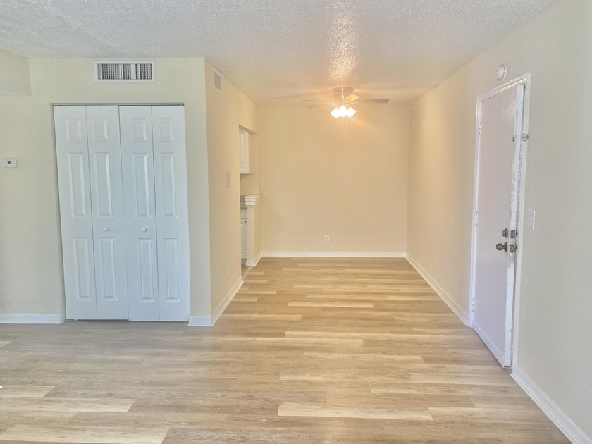 FOR SALE 2 bedroom 2 bathroom First floor condo. Cross Creek - photo 2