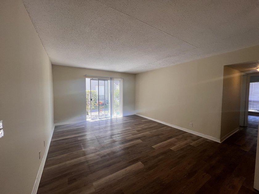 FOR SALE 2 bedroom 2 bathroom First floor condo. Cross Creek - photo 4