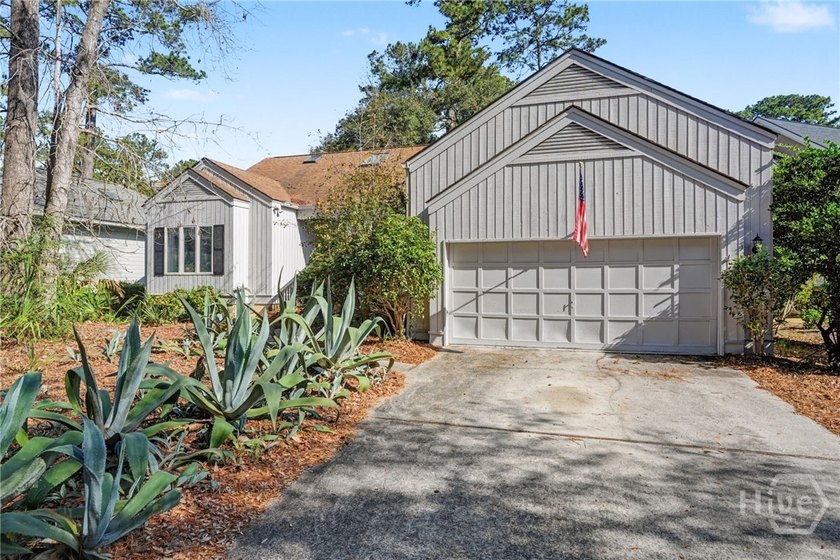 Charming patio home all on one story. Central location, close to - photo 2