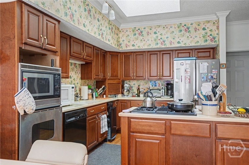 Charming patio home all on one story. Central location, close to - photo 7