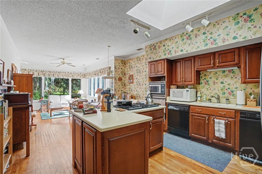 Charming patio home all on one story. Central location, close to - photo 8