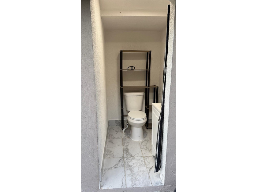 Exceptional opportunity in Boca Raton with NO HOA! This - photo 18