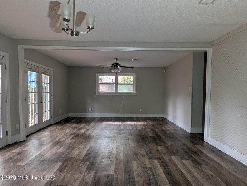 Summer is the perfect time to make your move, and this all-brick - photo 4