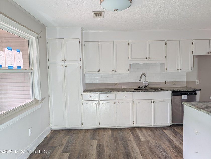 Summer is the perfect time to make your move, and this all-brick - photo 8
