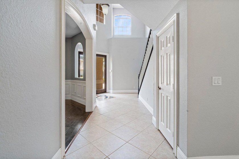 Welcome to this beautifully maintained 5-bedroom, 3-bath pool - photo 5