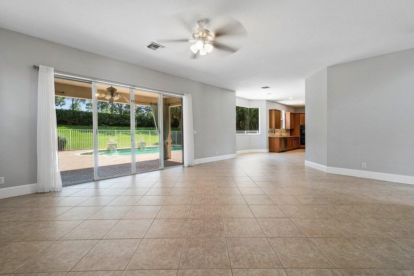 Welcome to this beautifully maintained 5-bedroom, 3-bath pool - photo 10