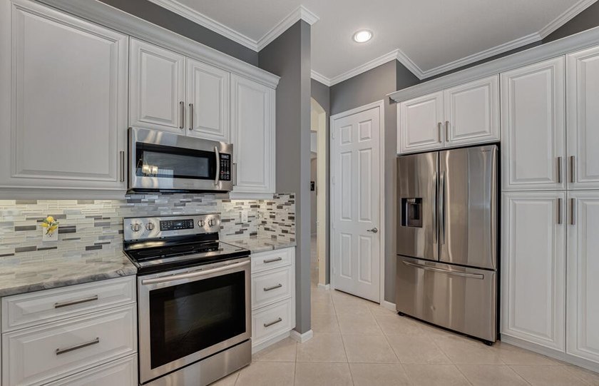 Welcome to this exceptional 3 bedroom, 3-bathroom plus - photo 5