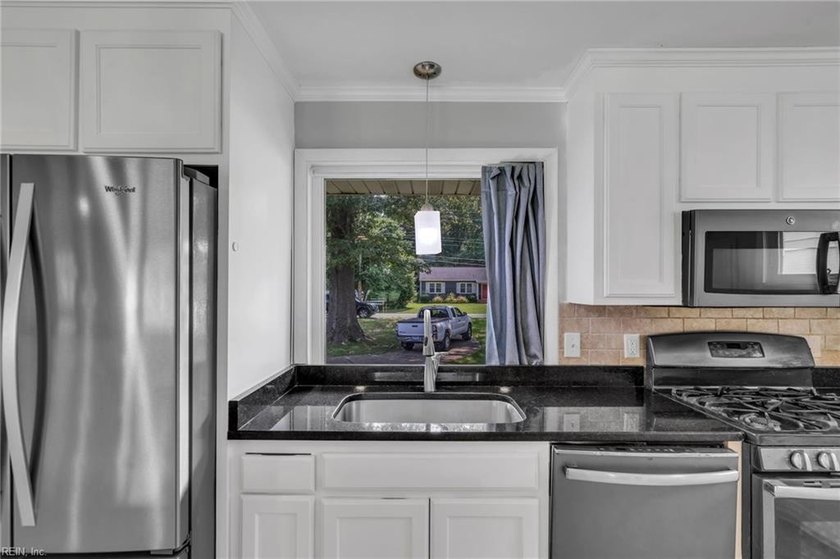 Extremely well taken care of &amp; nicely updated golf view 5 - photo 11