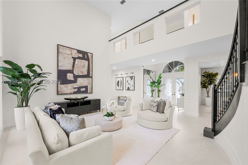 Prime lakefront, within an exclusive gated enclave of 17 custom - photo 9