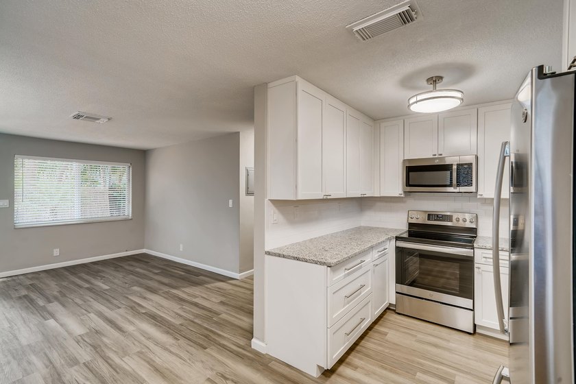 Excellent duplex opportunity in the heart of Middle River - photo 2