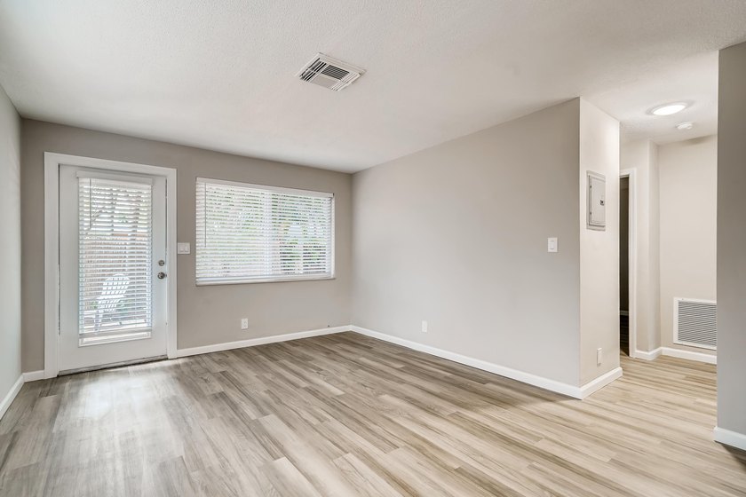 Excellent duplex opportunity in the heart of Middle River - photo 3