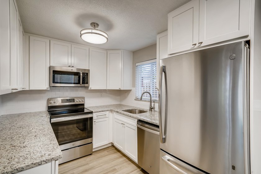 Excellent duplex opportunity in the heart of Middle River - photo 4
