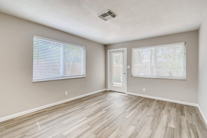 Excellent duplex opportunity in the heart of Middle River - photo 5