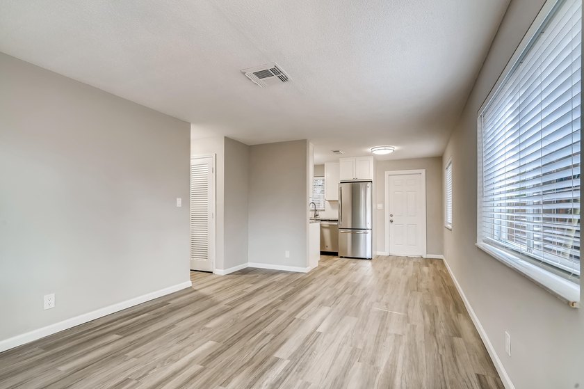 Excellent duplex opportunity in the heart of Middle River - photo 7