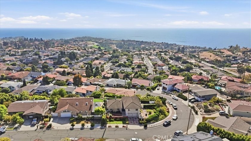 **Split-level advantages at 28019 Braidwood Dr, Rancho Palos - photo 2