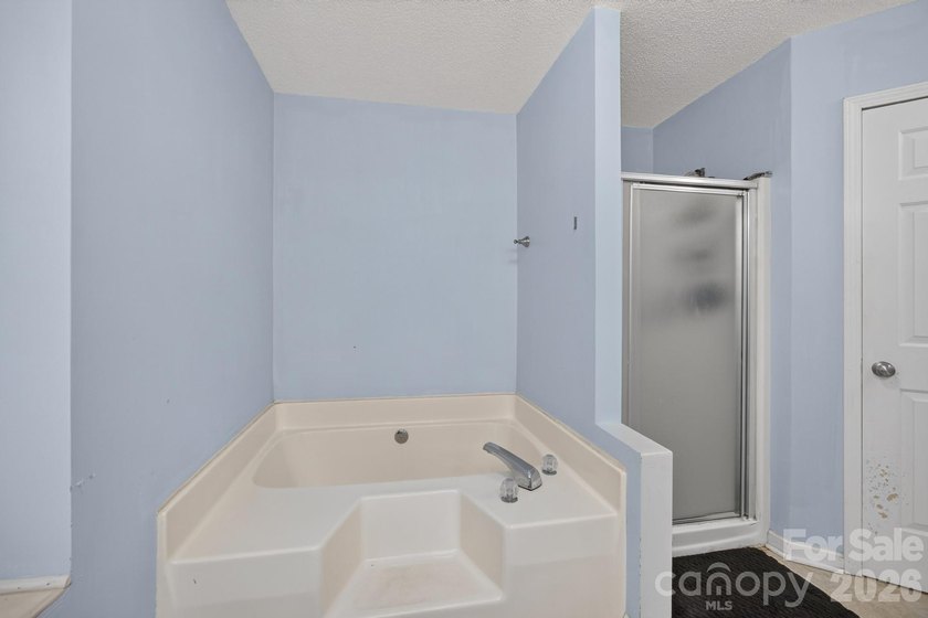 3 Bedrooms 2.5 Baths, 2 Car Garage, Excellent Neighborhood. Dual - photo 11