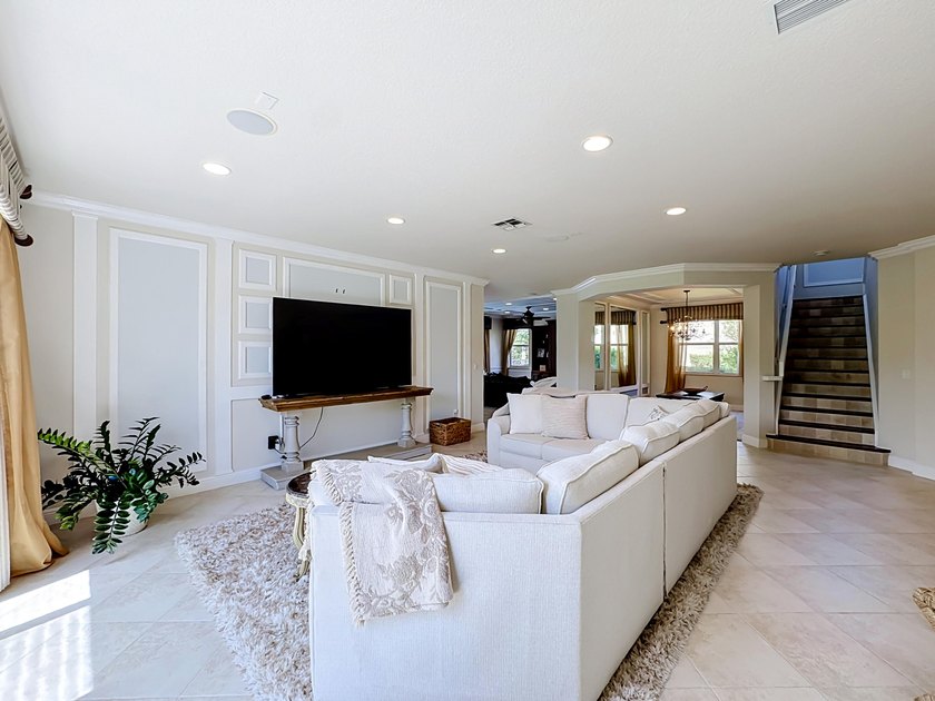 Spectacular, former model, POOL home in the exclusive community - photo 13