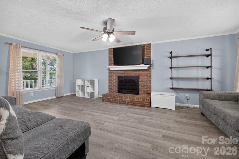 3 Bedrooms 2.5 Baths, 2 Car Garage, Excellent Neighborhood. Dual - photo 14