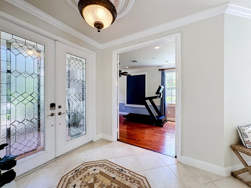 Spectacular, former model, POOL home in the exclusive community - photo 14