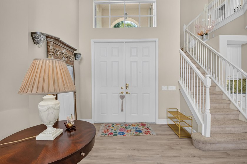 Located in a Cul de sac on an oversized pie shaped lot with a - photo 6